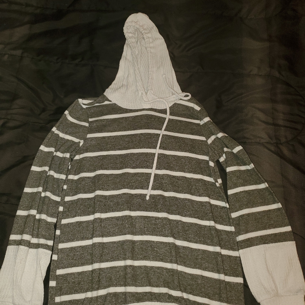 MEd hooded top striped gray white